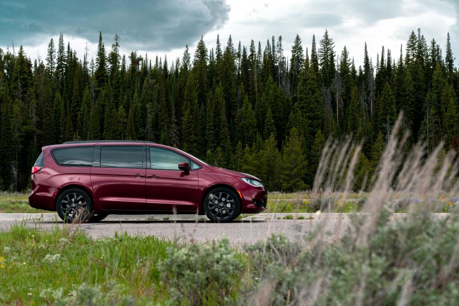  Chrysler Pacifica Limited S Appearance Package (RU) 2017 года  (фото 23 из 40)